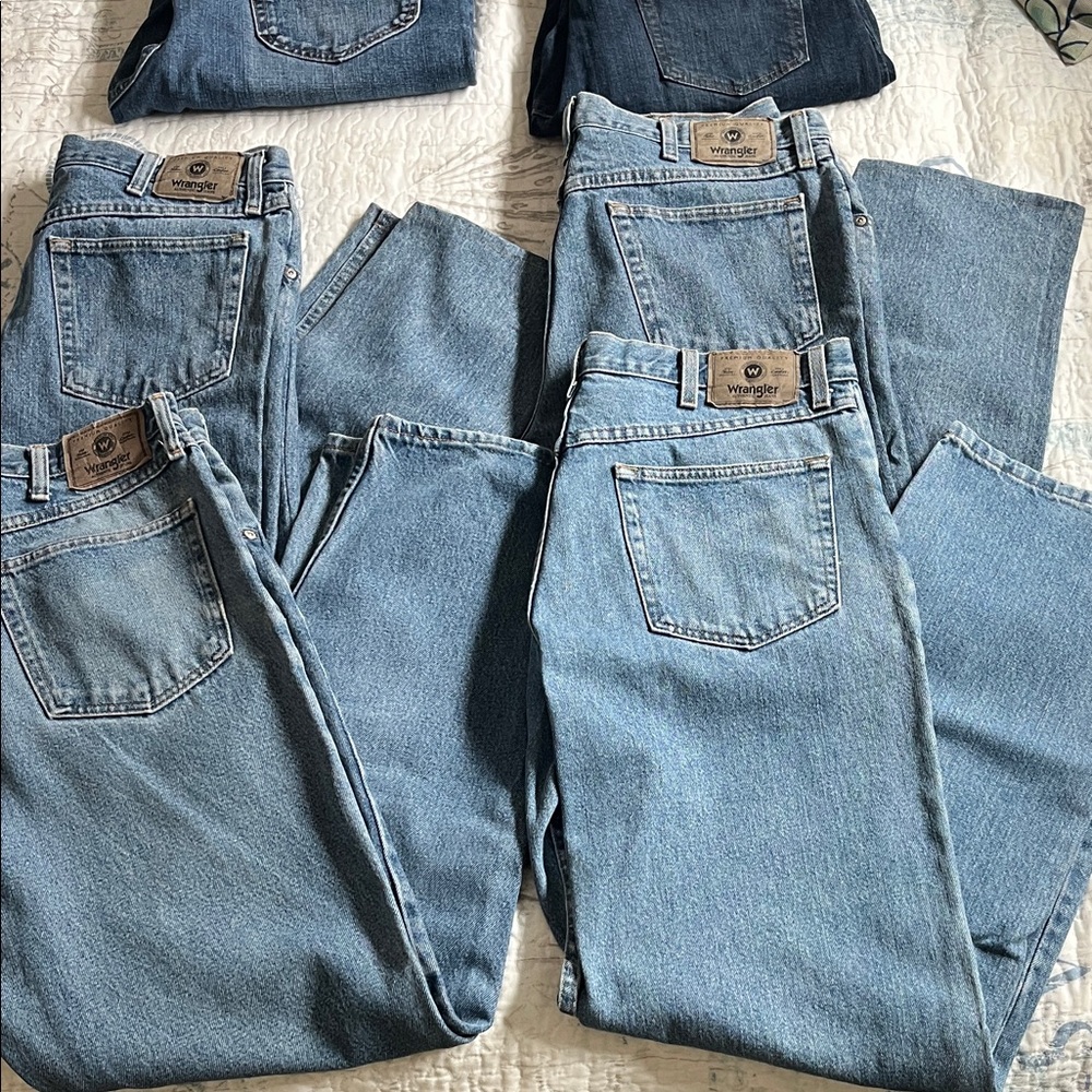 Wrangler Men's Classic Denim Jeans - Picture 5 of 9